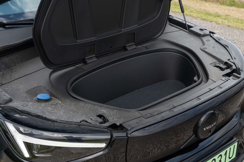 Volvo EX40 Performance Black Edition