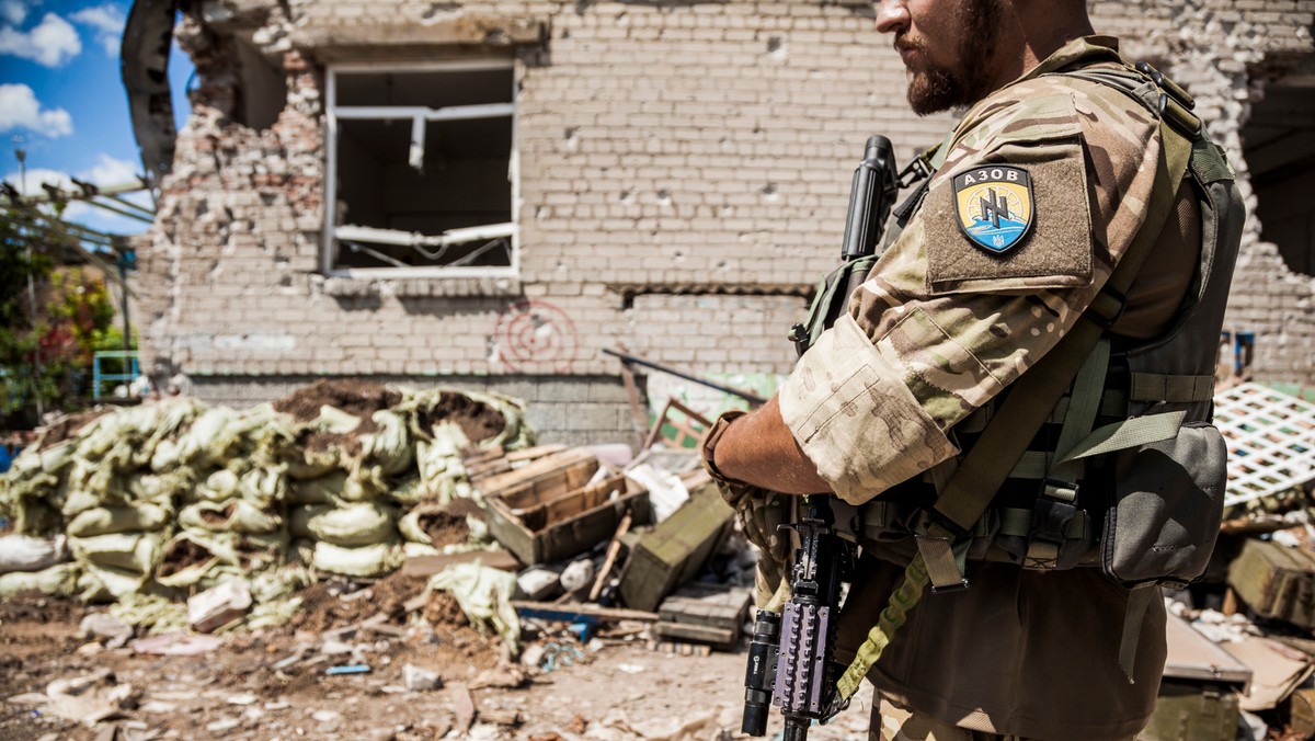 Sąd Najwyższy Rosji oficjalnie uznał we wtorek ukraiński pułk Azow za organizację terrorystyczną. Jeńcy ukraińscy z tej jednostki nie będą więc teraz zapewne traktowani przez Rosjan jako jeńcy.