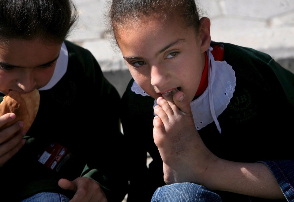 MIDEAST PALESTINIANS GIRL WITHOUT ARMS