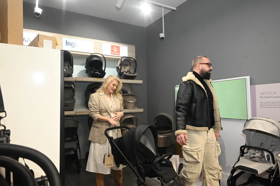 Nikolina Kovač i Saša Kapor izabrali kolica za bebu