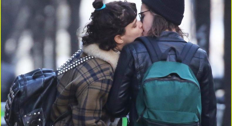 Kristen Stewart kisses girlfriend, Soko in Paris
