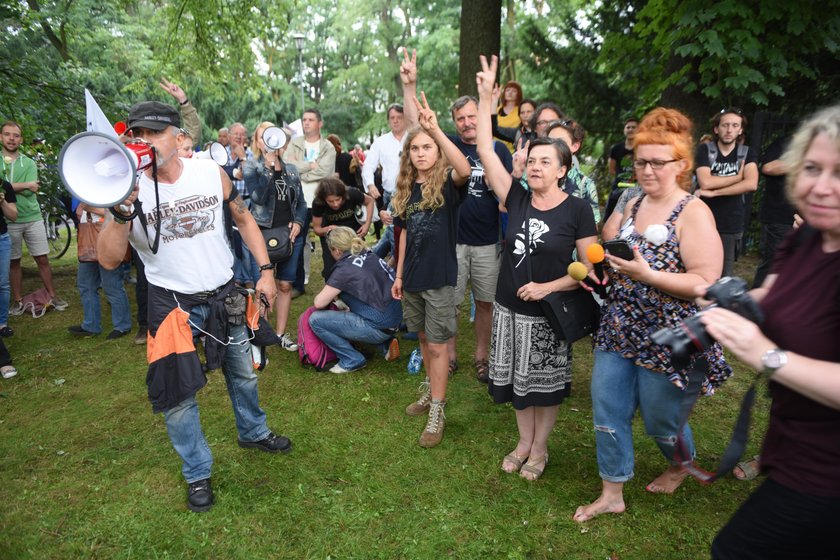 Wrogowie zmian w sądownictwie wciąż walczą. Kolejny dzień protestów