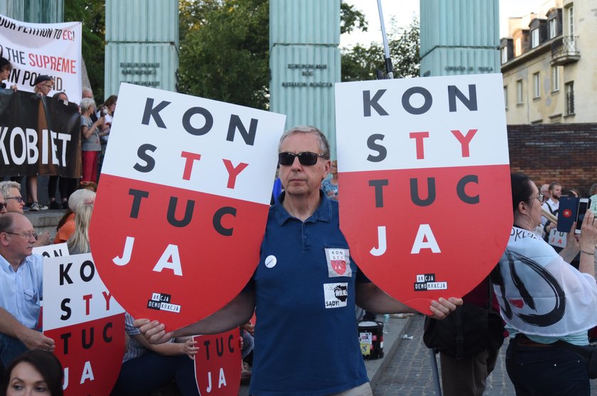 Protesty przed Sądem Najwyższym. Pojawił się Lech Wałęsa