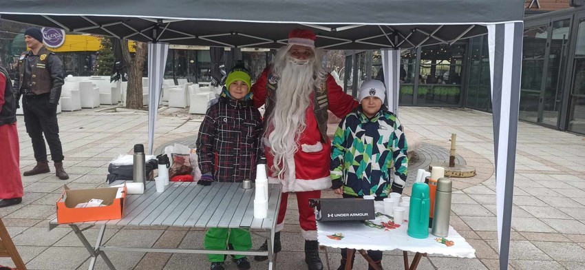 Adam i Dimitrije prodaju čaj u Nišu za Nađu Marković