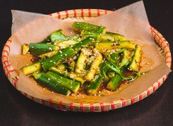 Ogórki po japońsku. Prosty przepis i orientalny smak. Idealne do obiadu