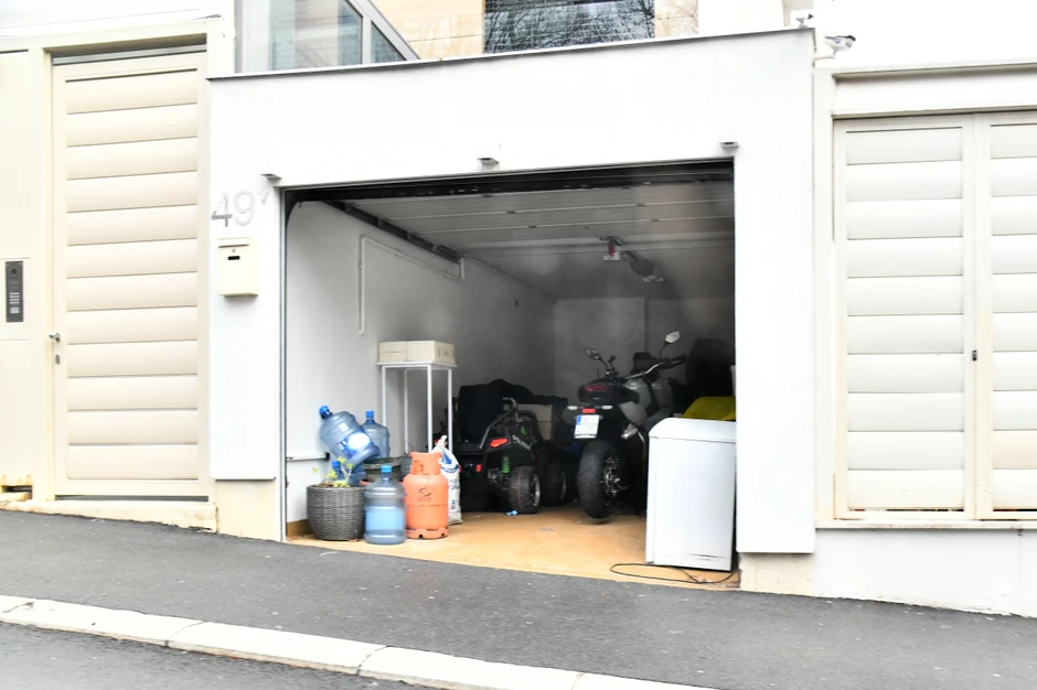 Garaža u Šarićevoj vili danas je bila otvorena