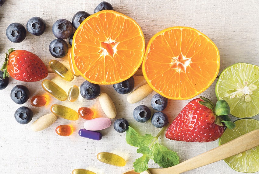 Godine 1912. Hopkins je objavio delo po kojem je najpoznatiji. U njemu demonstrira seriju eksperimenata ishrane životinja da dijeta, koja se sastoji od čistih proteina, ugljenih hidrata, masti, minerala i vode, ne podržava rast životinja