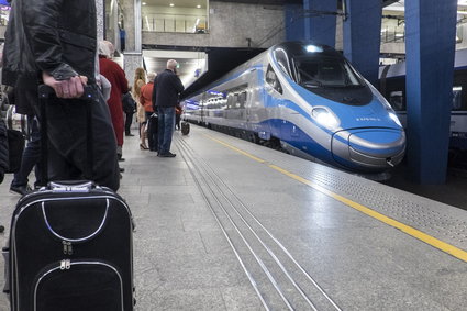 Sześć pociągów EIP z zastępczymi składami wagonowymi. Sprawnych tylko 12 składów Pendolino