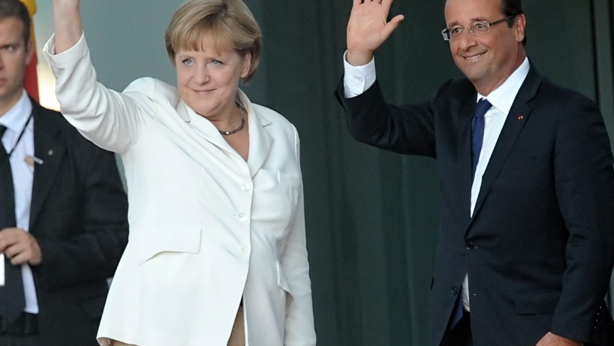 Kanclerz Niemiec Angela Merkel i przybyły do Berlina na spotkanie z nią prezydent Francji Francois Hollande zadeklarowali przed rozpoczęciem rozmów, że zagrożona bankructwem Grecja powinna kontynuować podjęte reformy.