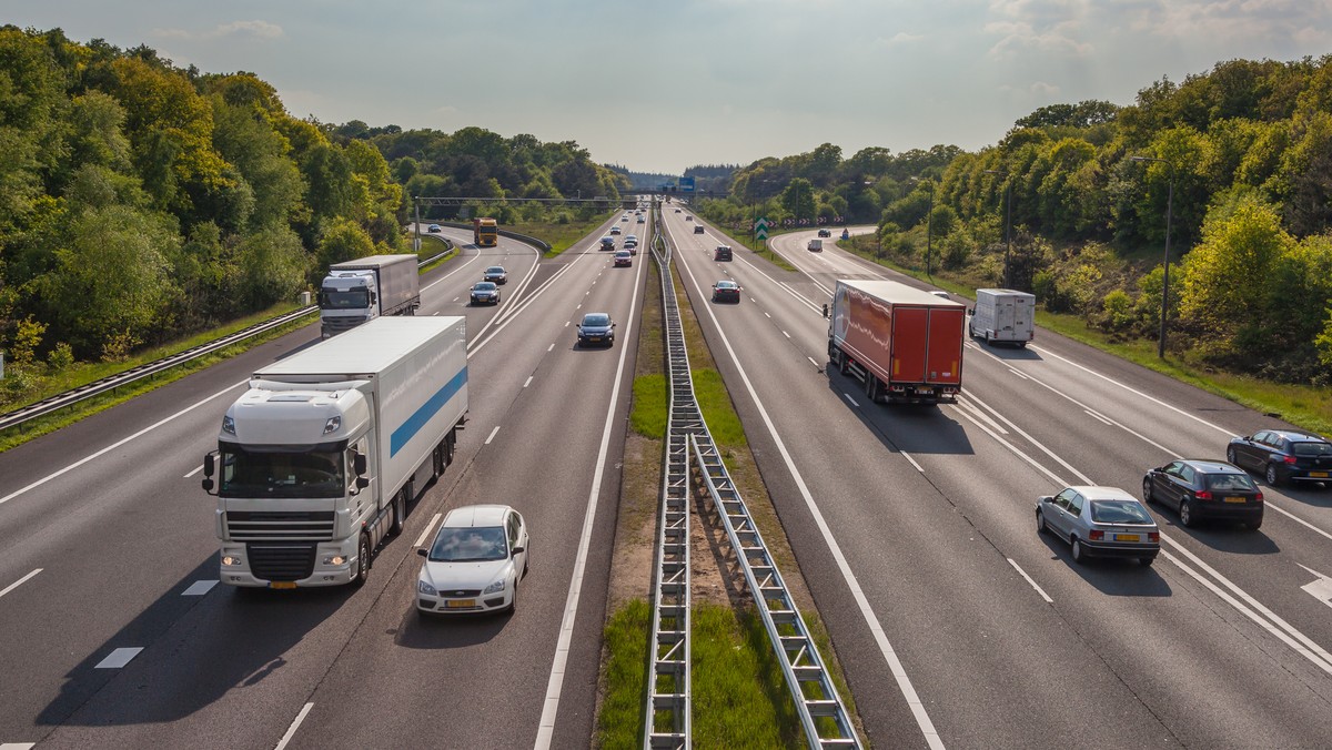 Niemal 15-kilometrowy odcinek trasy ekspresowej S5 – od Korzeńska do okolic Żmigrodu - już jutro zostanie oddany do ruchu. To pierwsza część dolnośląskiego fragmentu „ekspresówki” łączącej Wrocław z Poznaniem.