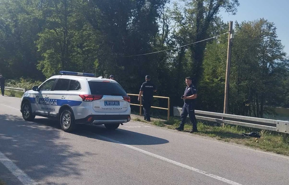 Policajci na intervenciji/Ilustracija