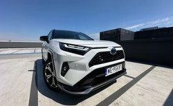 Toyota RAV4 Plug-in Hybrid - szybki SUV dla dużej rodziny
