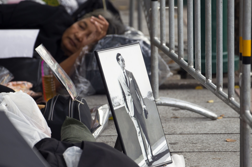 THAILAND ROYALTY KING MOURNING (Thai mourners wait to take part the Royal Cremation ceremony)