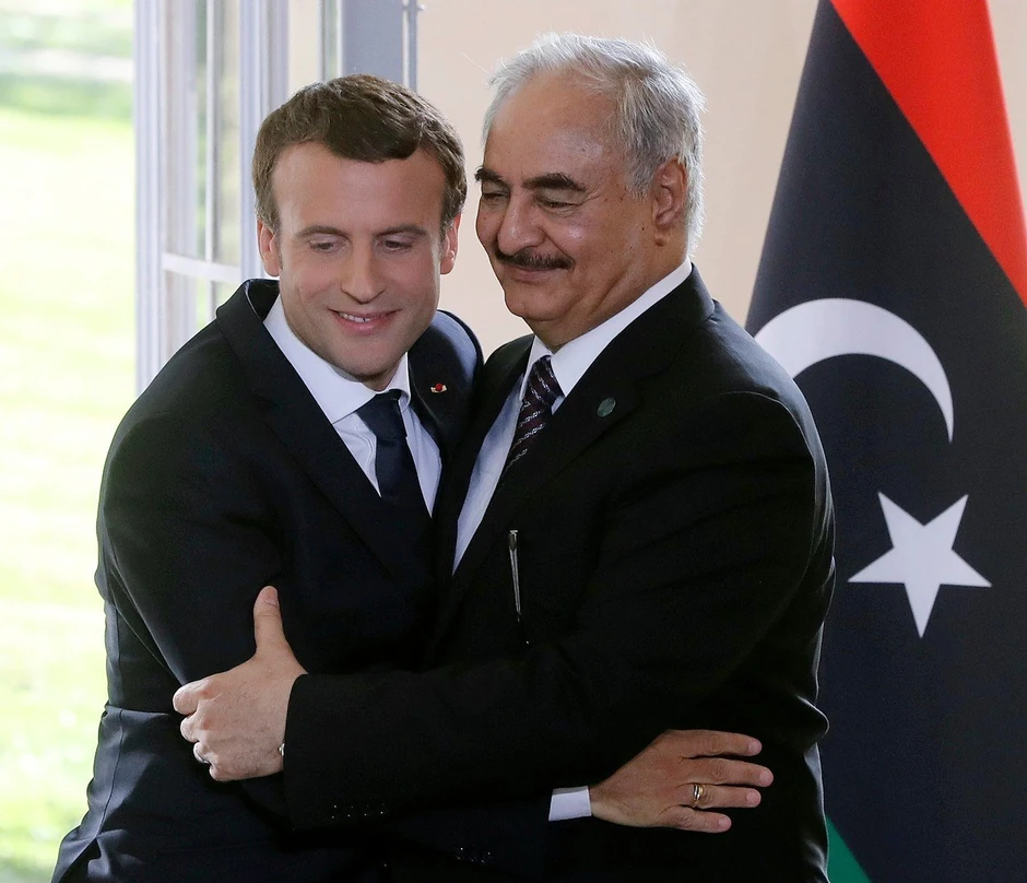 Kalifa Haftar i Emanuel Makron
