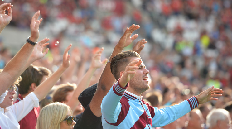 A Bournemouth elleni, idei első hazai bajnokin még vígan daloltak a szurkolók /Fotó: AFP