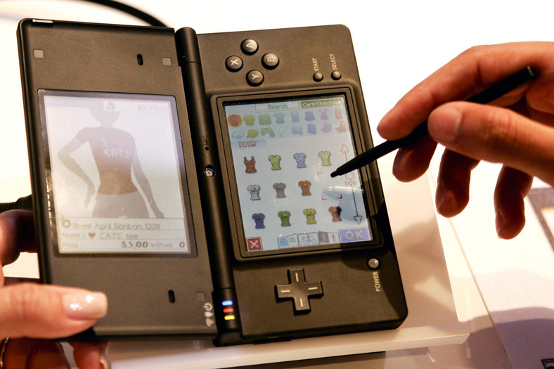 Electronic Entertainment Expo ( E3),. Konsola Nintendo DSi. Foto: Jonathan Alcorn/Bloomberg