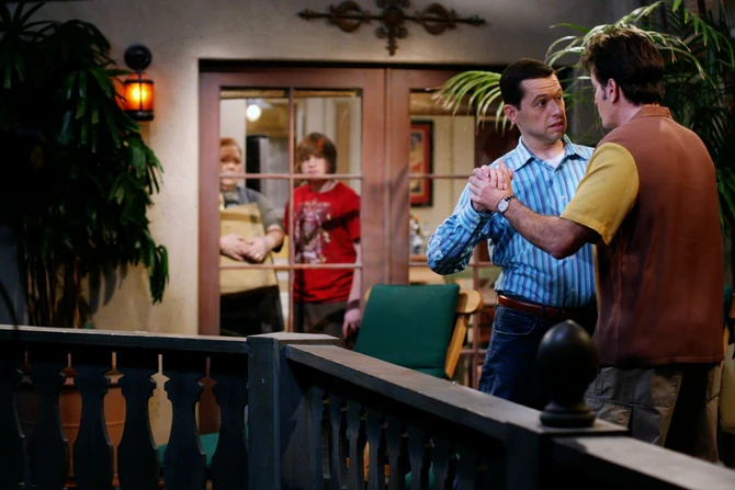 Scena iz čuvenog sitkoma "Dva i po muškarca"