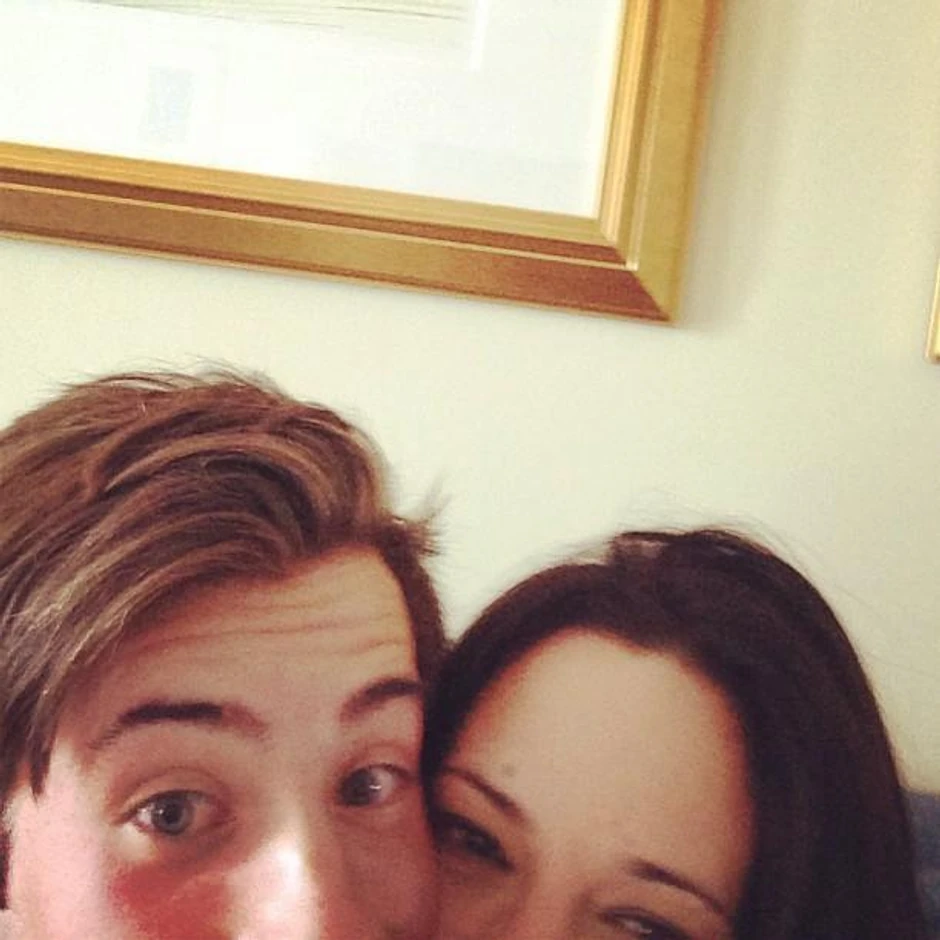 Azija je objavila fotografiju sa Džimijem na Instagramu napisavši da je susret s njim "najsrećniji dan u njenom životu"