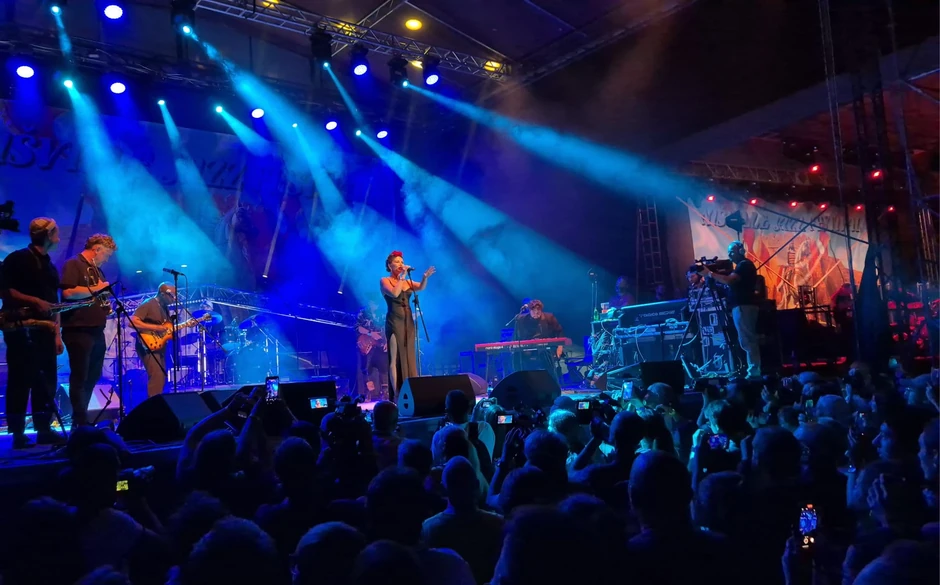 The Amy Winehouse band na Nišvilu