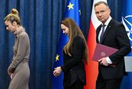 Prezydent Andrzej Duda, żona Mariusza Kamińskiego, Barbara Kamińska i żona Macieja Wąsika, Roma Wąsik w Pałacu Prezydenckim