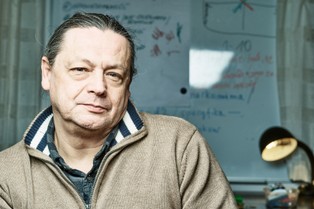 Alkohol małogabarytowy. W Polsce codziennie sprzedaje się 3 mln małpek [WYWIAD]