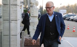 "Media publiczne nadzieją dla normalnych ludzi, że nie będą manipulowani przez dziwne, ukryte siły"