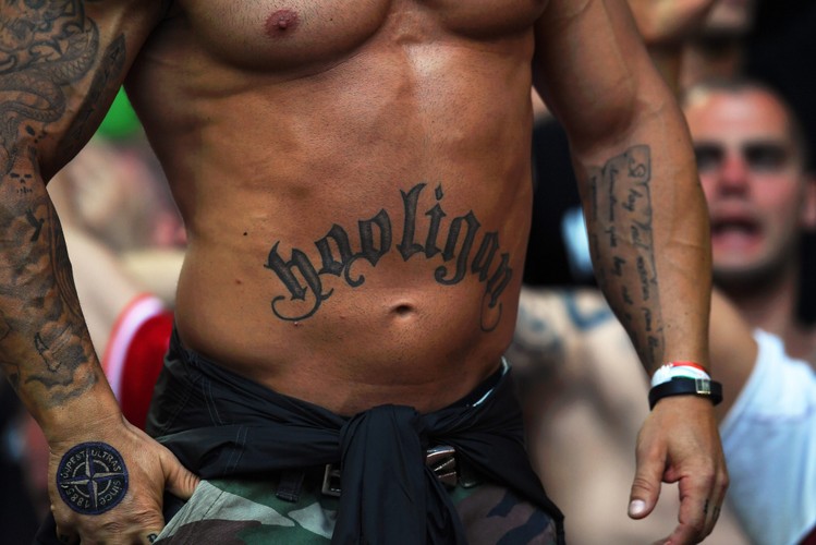 To nie są grzeczni chłopcy. Węgrzy bili się z Policją w trakcie meczu z Islandią