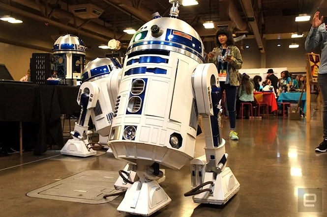 R2-D2 z SXSW (fot.: engadget)