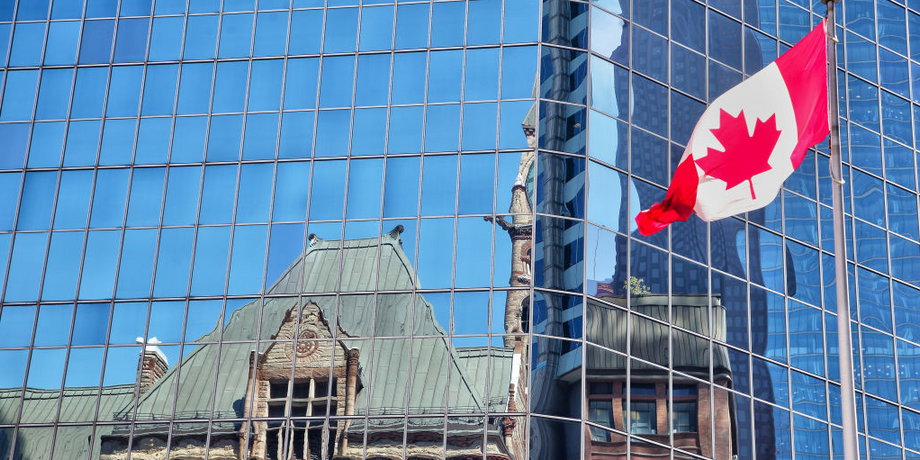Innisfil, położone na północ od Toronto, było pierwszym kanadyjskim miastem, które zaksięgowało pierwsze podatki od nieruchomości opłacone w bitcoinach. 