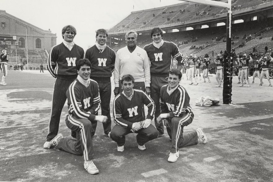 Męskie cheerleaderki UW na Homecoming, rok 1986