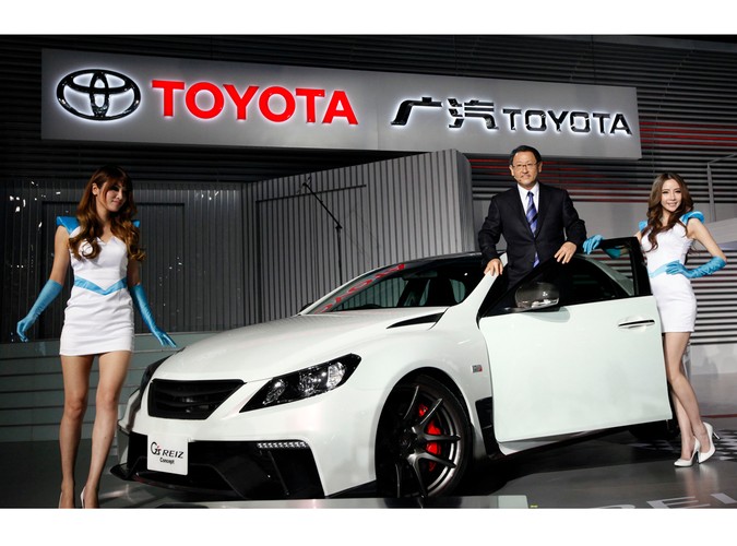 Salon samochodowy w Szanghaju... Jest na czym zawiesić oko :)