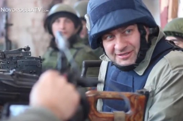Aktor z "Dziewiątej kompanii" z karabinem wśród separatystów w Doniecku. WIDEO