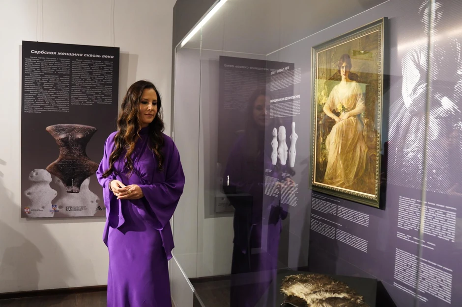 Tamara Vučić na izložbi "Žena u Srbiji kroz vekove" 
