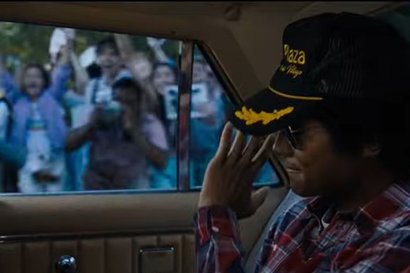 Publika POLUDELA za filmom o Majklu Džeksonu: OBARA REKORDE sa 217 MILIONA, dok kritičari BESNE