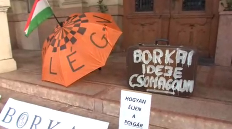 Borkai Zsolt ellen tüntettek Győrben 
