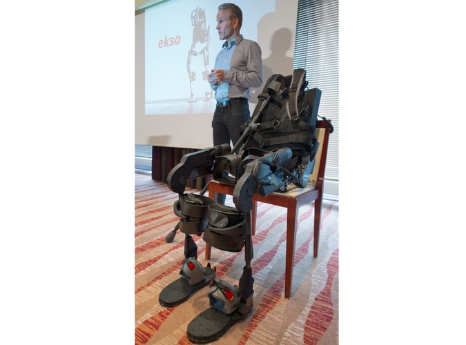 Egzoszkielet przygotowany dla Amandy Boxtel, która uległa wypadkowi na nartach i została sparaliżowana od pasa w dół