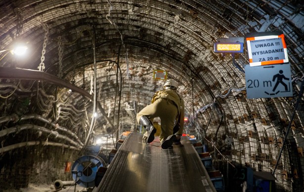 Zainstalowanie układu transportowego górników o łącznej długości 1265 metrów kosztowało ok. 2,5 mln zł.fot. (ag/cat) PAP/Andrzej Grygiel