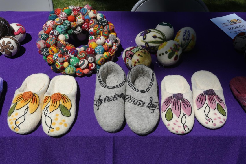 Loptice i papuče od filcane vune.