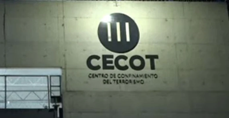 Najsuroviji zatvor na svetu - CECOT