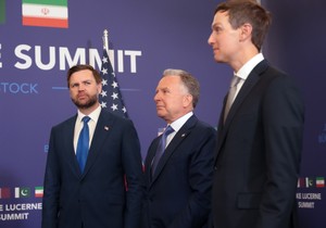 Potpredsednik SAD Džej Di Vens, specijalni Trampovi izaslanici Stiv Vitkof i Džared Kušner u Švajcarskoj