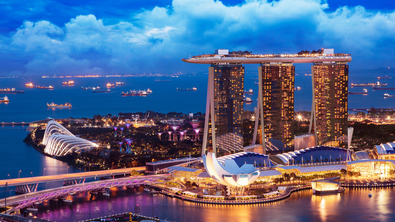 Singapur wprowadza taktykę "życia z Covidem". Koniec z testami, kwarantannami i lockdownem