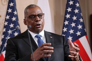 Austin po spotkaniu z Błaszczakiem: Rosyjskie siły zostaną utrzymane przy granicy z Ukrainą