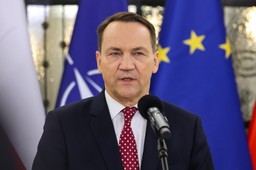 polacy utknęli na lotniskach bliskiego wschodu. sikorski: premier ostrzegał