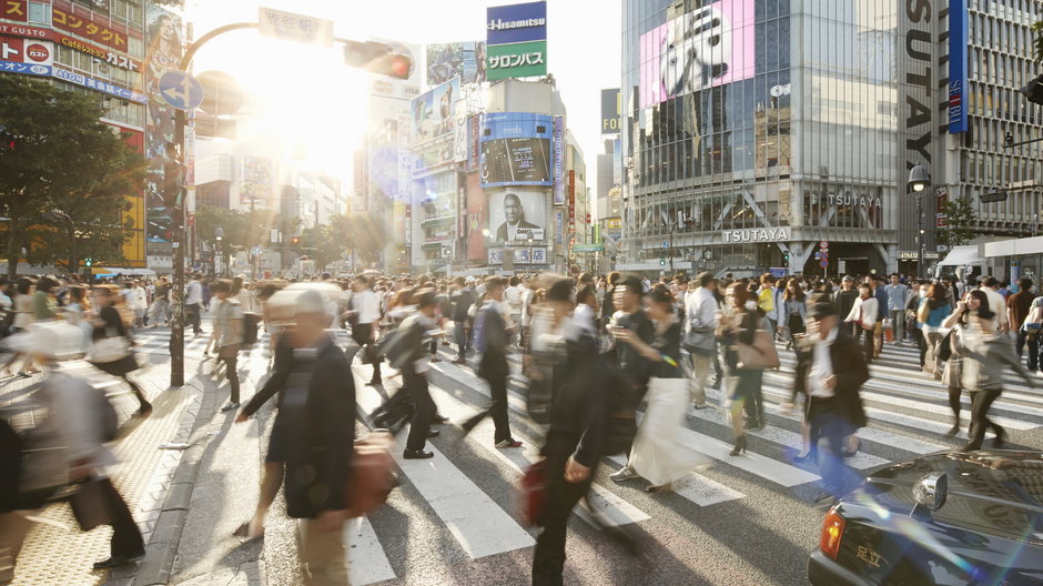 Najruchliwsze przejście dla pieszych w Japonii — tokijskie skrzyżowanie w dzielnicy Shibuya (zdj. ilustracyjne)