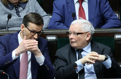 Rząd szykuje "wyborczą poduszkę". Zasypie Polaków pieniędzmi i spełni marzenie Kaczyńskiego?