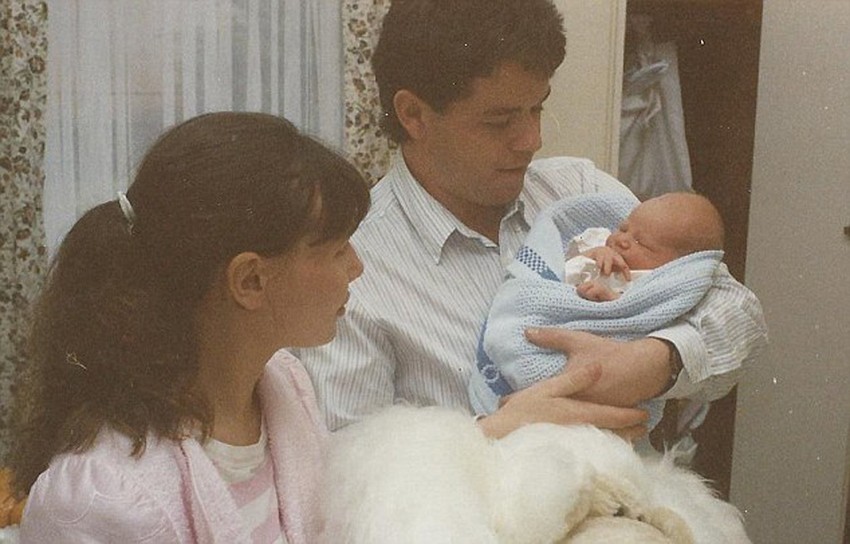 Iz srećnijih vremena: Lijam Koulan sa suprugom Lindom i prvim detetom