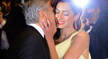 Zakochani Amal i George Clooney na czerwonym dywanie w Cannes