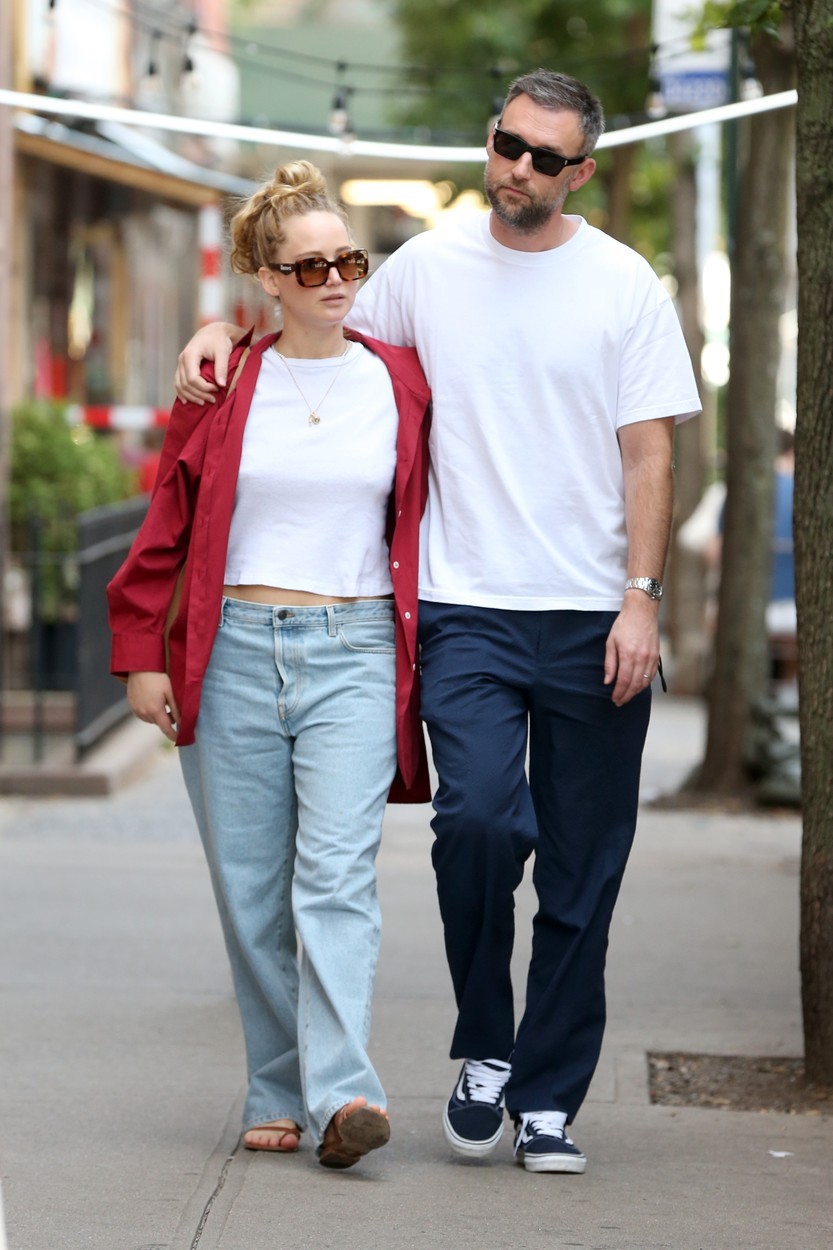 Jennifer Lawrence bemutatja a legmenőbb utcai szetteket, amikben az egész nyarat kihúzhatod