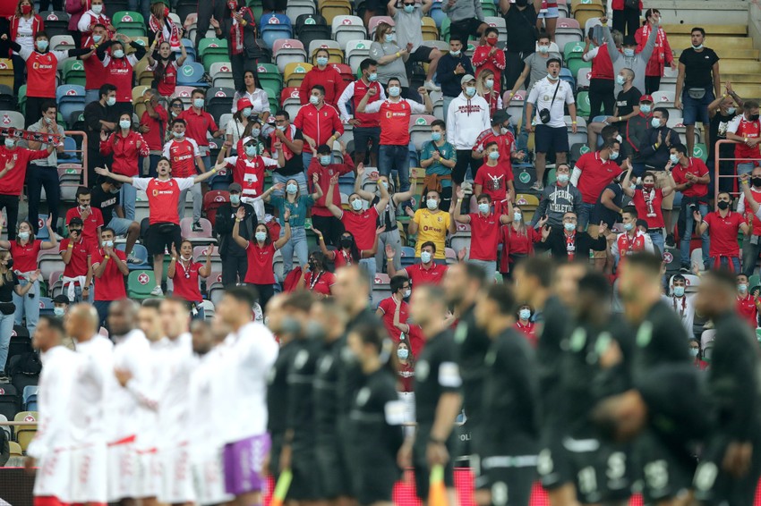 Utakmica u Aveiru krajem jula