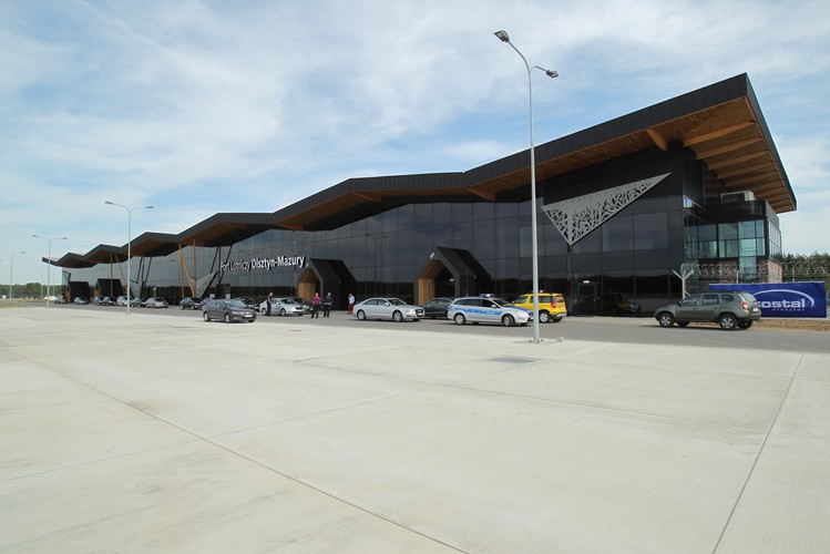 Szacowany koszt inwestycji to 205 mln zł, z czego 76 proc. pochodzi z funduszy unijnych.
Na zdjęciu: terminal pasażerski w nowym porcie lotniczym Olsztyn-Mazury<br><br>(tw/ukit) PAP/Tomasz Waszczuk